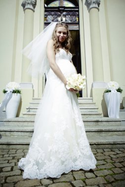 Bir buket çiçekli gelin