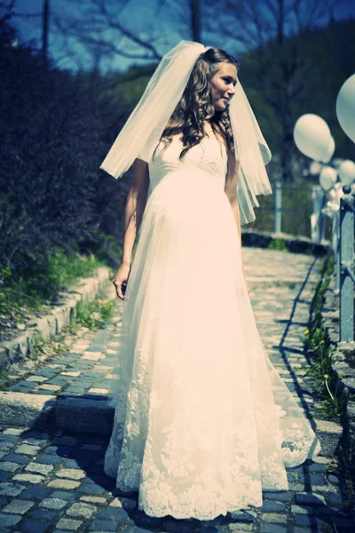 Bride outdoor — Stock Photo, Image