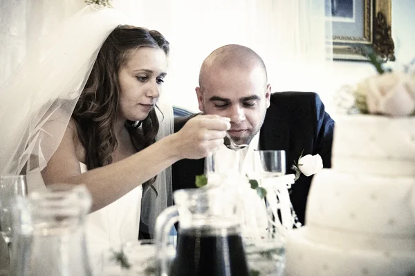 Mariage couple manger — Photo