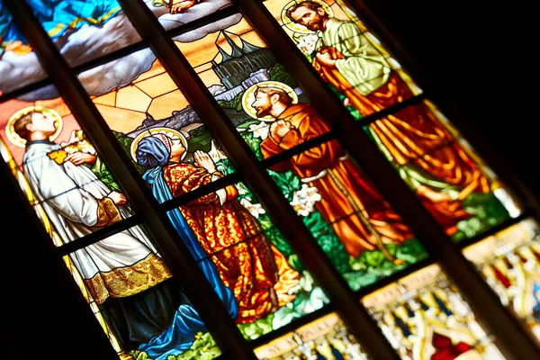 Χρωματισμένο γυαλί στην εκκλησία — Φωτογραφία Αρχείου