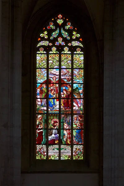 Χρωματισμένο γυαλί στην εκκλησία — Φωτογραφία Αρχείου
