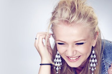 stüdyoda poz güzel sarışın Bayan