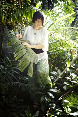 vahşi ormanda yaşayan