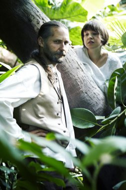 vahşi ormanda yaşayan