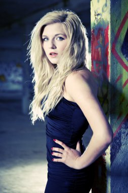 İnşaat yıkım kız güzel