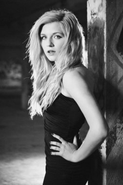 İnşaat yıkım kız güzel