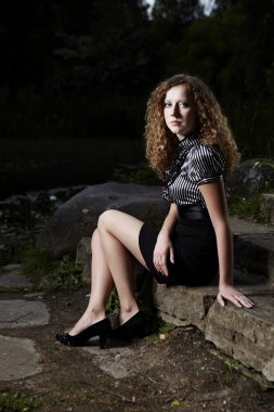 Kızıl saçlı Bayan yaz Park