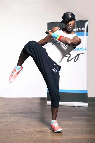Fitnesstrainerin posiert für Promo-Fotos — Stockfoto