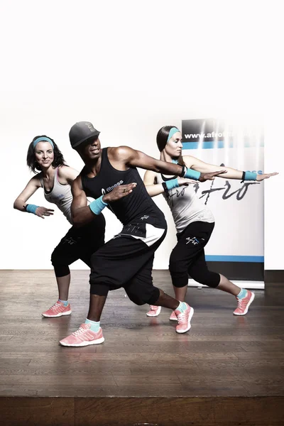 Fitness group working out in studio — Stock Photo, Image