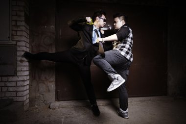 iki savaş Asyalı erkek