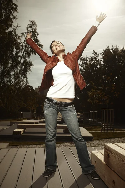 Nice woman posing happily in park — Stock Photo, Image