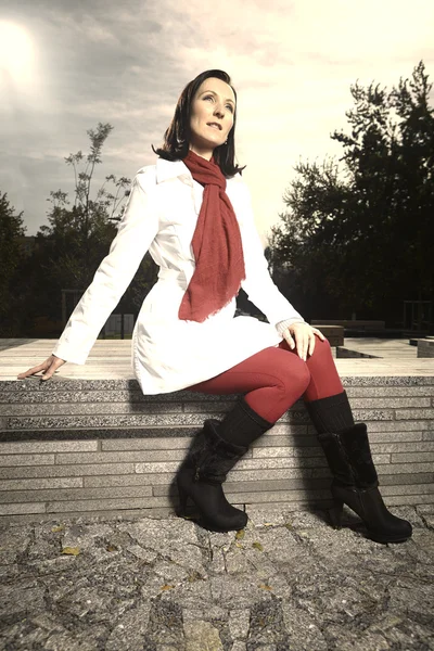 Nice brunette posing in autumn park — Stock Photo, Image