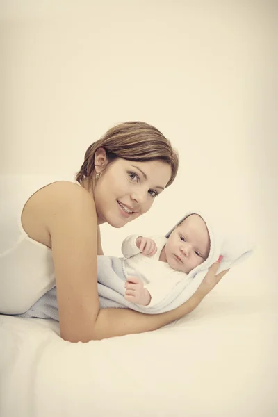 Mère avec son bébé — Photo