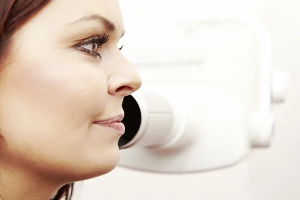 Radiografía de procesamiento para mujer — Foto de Stock