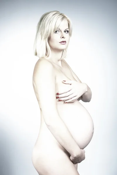 Menina grávida nu — Fotografia de Stock