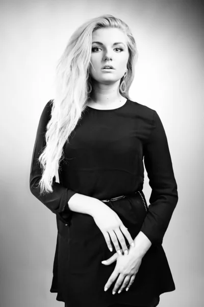 Black and white portrait of pretty blonde woman — Stock Photo, Image