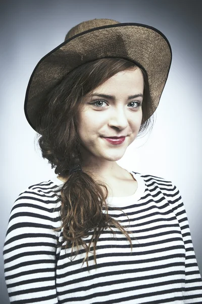 Pretty girl in straw hat — Stock Photo, Image