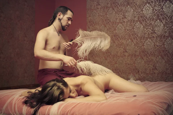 Rituais de massagem tantra em estúdio Imagens De Bancos De Imagens
