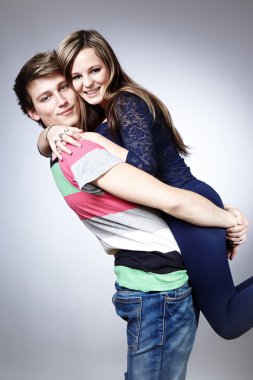 Sarıl bana, tatlım