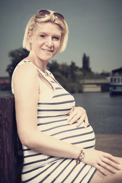 Sailor's pregnant wife — Stock Photo, Image