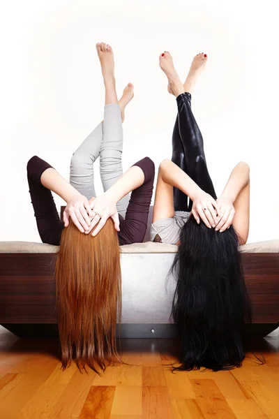 Fun of friends in bed — Stock Photo, Image