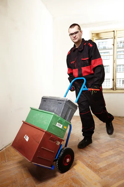 Moving his things — Stock Photo, Image