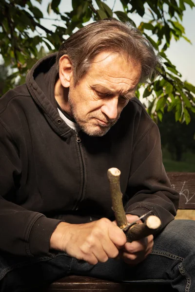 Older Man Making Traditional Slingshot Wooden Fork Bench Park — Stock Photo, Image