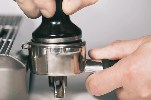 Pressing Ground Coffee Handle Extracting Espresso Machine — Zdjęcie stockowe