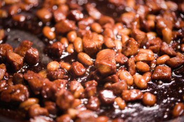 Çin usulü salamura edilmiş soslu domuz eti.