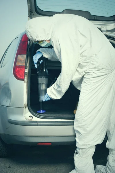 Técnico Criminólogo Recogiendo Evidencia Con Vacío Micro Filtro —  Fotos de Stock