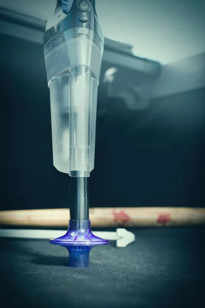 Criminoloog Technicus Verzamelt Bewijs Met Vacuüm Microfilter — Stockfoto