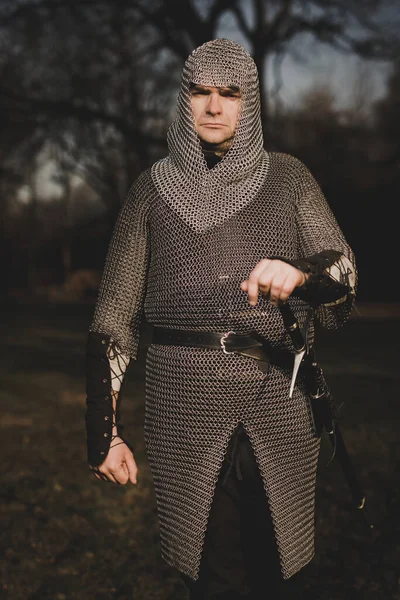 Homem Armado Infantaria Medieval Vestido Com Uma Armadura Corrente Livre — Fotografia de Stock