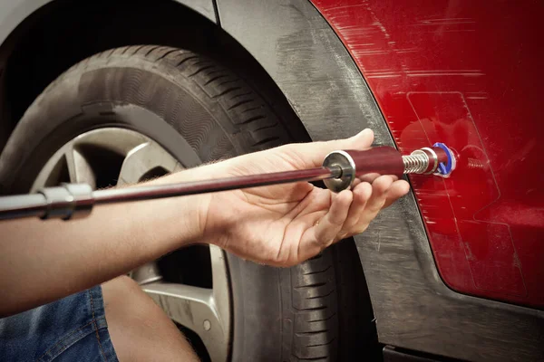 Car Owner Working Dent Repair Reverse Hammer Glue — Stock Photo, Image