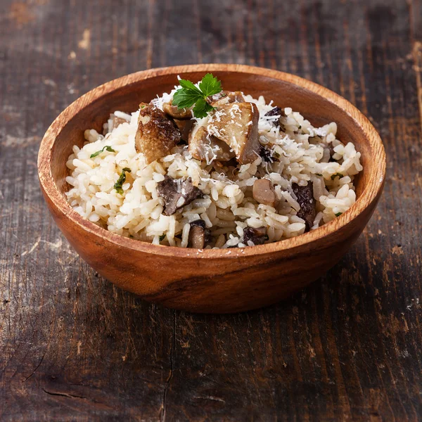 Wild mushrooms risotto with parsley and parmesan — Stock Image Wild mushrooms risotto with parsley and parmesan Royalty Free Stock Images