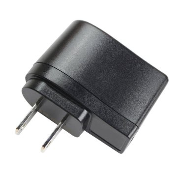 USB şarj cihazı beyaz arkaplanda izole edildi