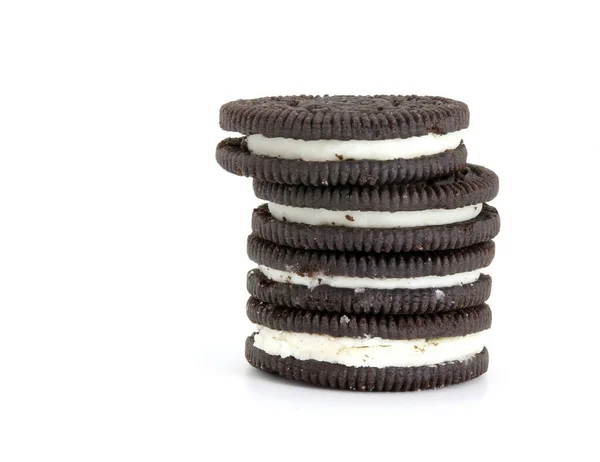 Kekse Schokolade Mit Cremefüllung Zwischen Auf Weißem Hintergrund — Stockfoto