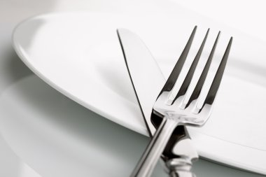 yemek tabağı, bıçak ve çatal çatal bıçak