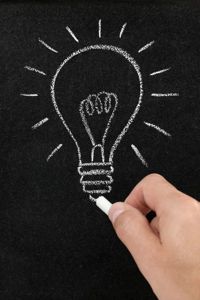 Light bulb drawn on a blackboard — Stock Photo, Image