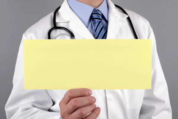 Medico con segno bianco — Foto Stock