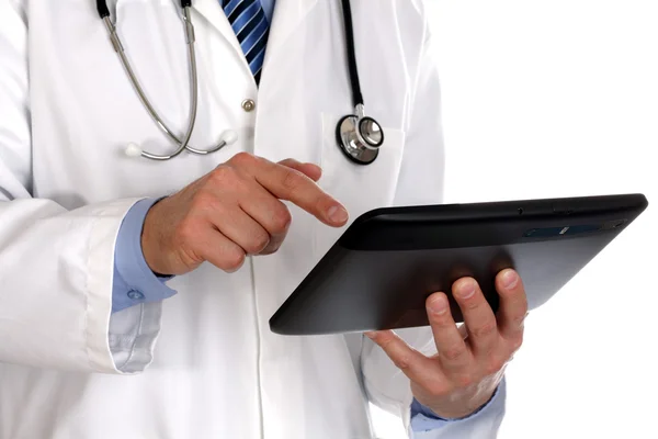 Médecin utilisant une tablette numérique — Photo