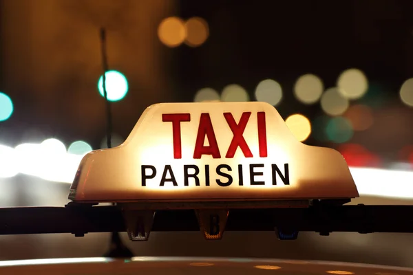 Paris taxi by the Arc de Triomphe — Stock Photo, Image