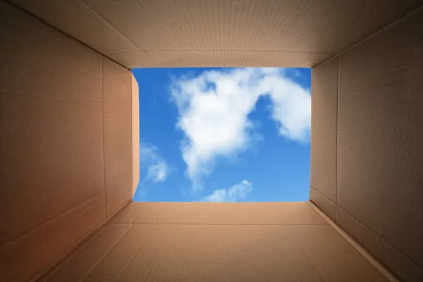 Pensando fuera de la caja — Foto de Stock