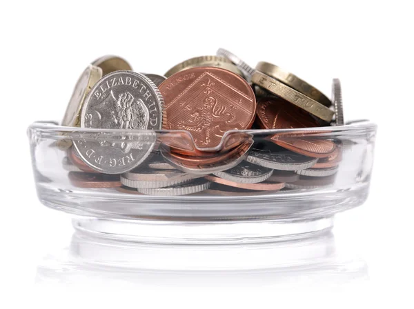 Cenicero con moneda británica —  Fotos de Stock