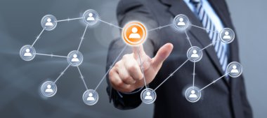 бізнесмен, натиснувши додати друг значок на візуальний сенсорний екран