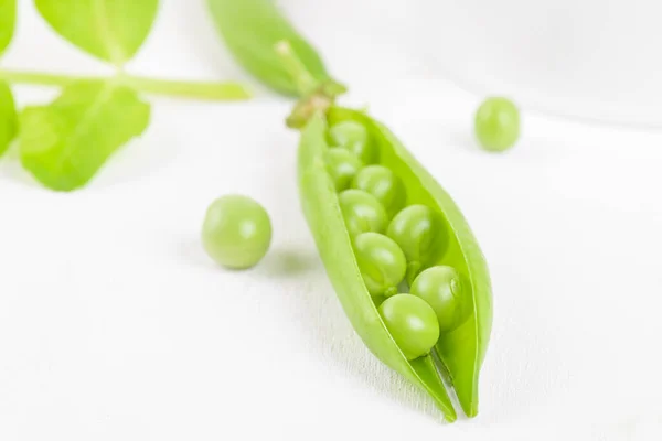 Fresh Organic Raw Green Opened Peas Pod White Background Healthy — Foto de Stock