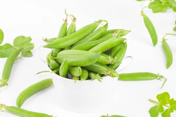 Fresh Organic Raw Green Peas Peas Pods Bowl Plants Leaves — ストック写真