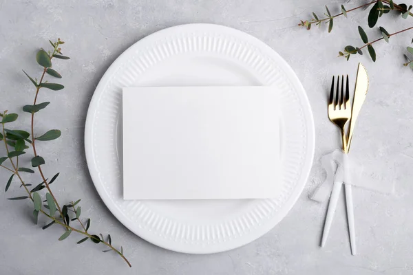 Wedding Stationery Invitation Card Mockup 7X5 White Classic Plate Grey — стоковое фото