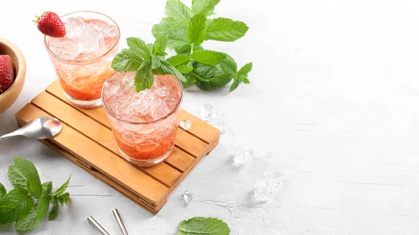 Cold Summer Strawberry Cocktail Mojito Margarita Daiquiri Two Glasses Fresh — Stock Photo, Image