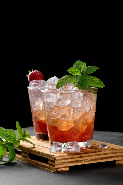 Cold Summer Strawberry Cocktail Mojito Margarita Daiquiri Two Glasses Fresh — Stock Photo, Image