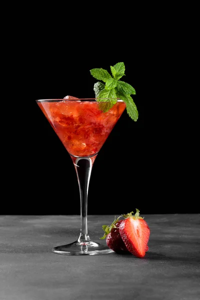 Cold Summer Strawberry Cocktail Mojito Margarita Daiquiri Martini Glasse Fresh — Stock Photo, Image